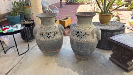 2 Beautiful Elephant Urns