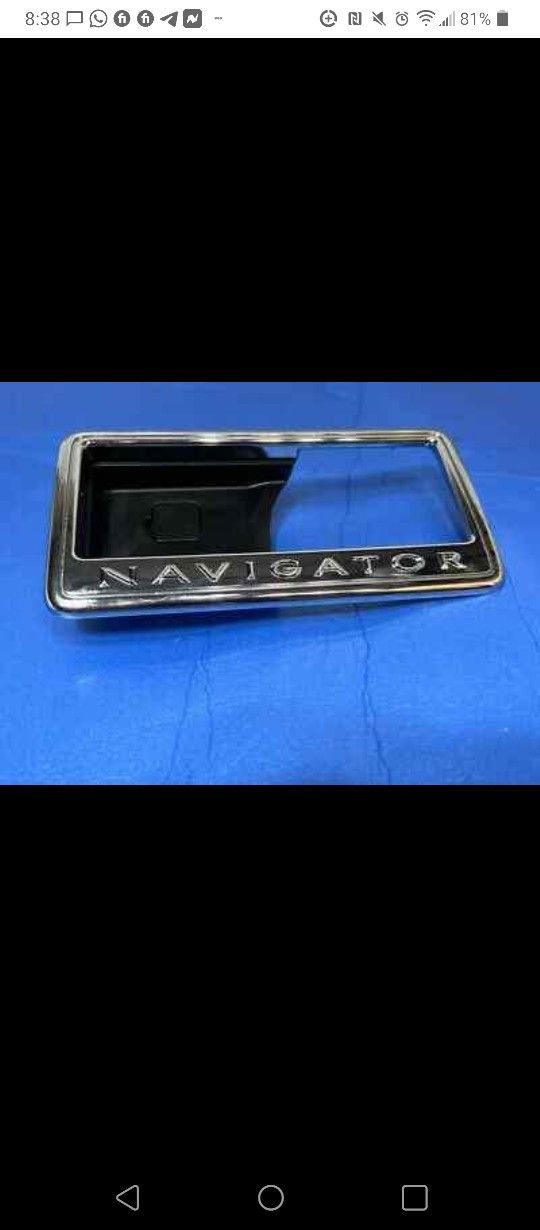 07-14 LINCOLN NAVIGATOR LEFT INTERIOR DOOR HANDLE TRIM BEZEL.