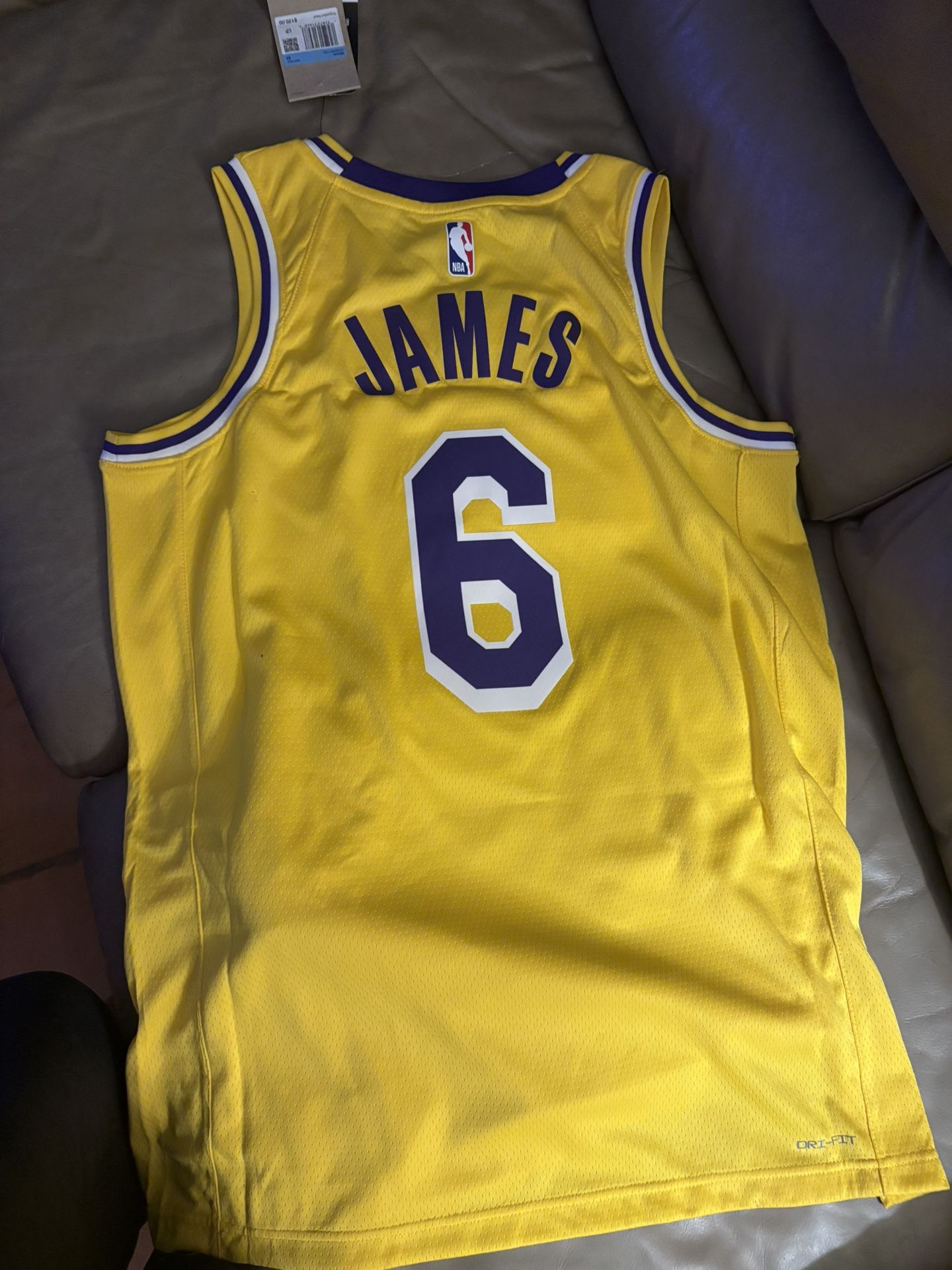 Los Angeles Lakers LeBron James #6 Jersey – Brand New