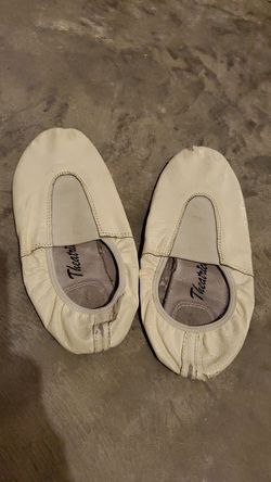 Theatricals white acro shoe - size 5