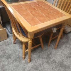 Table 2 Chairs And 2 End Tables