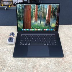 MacBook Air 15” M2 2023 16GB RAM 512 GB SSD With Power Supply