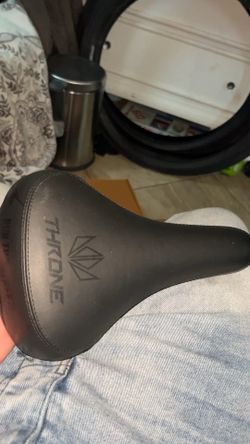 Throne bike seat