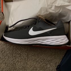 Nike Runners Size 9( New)