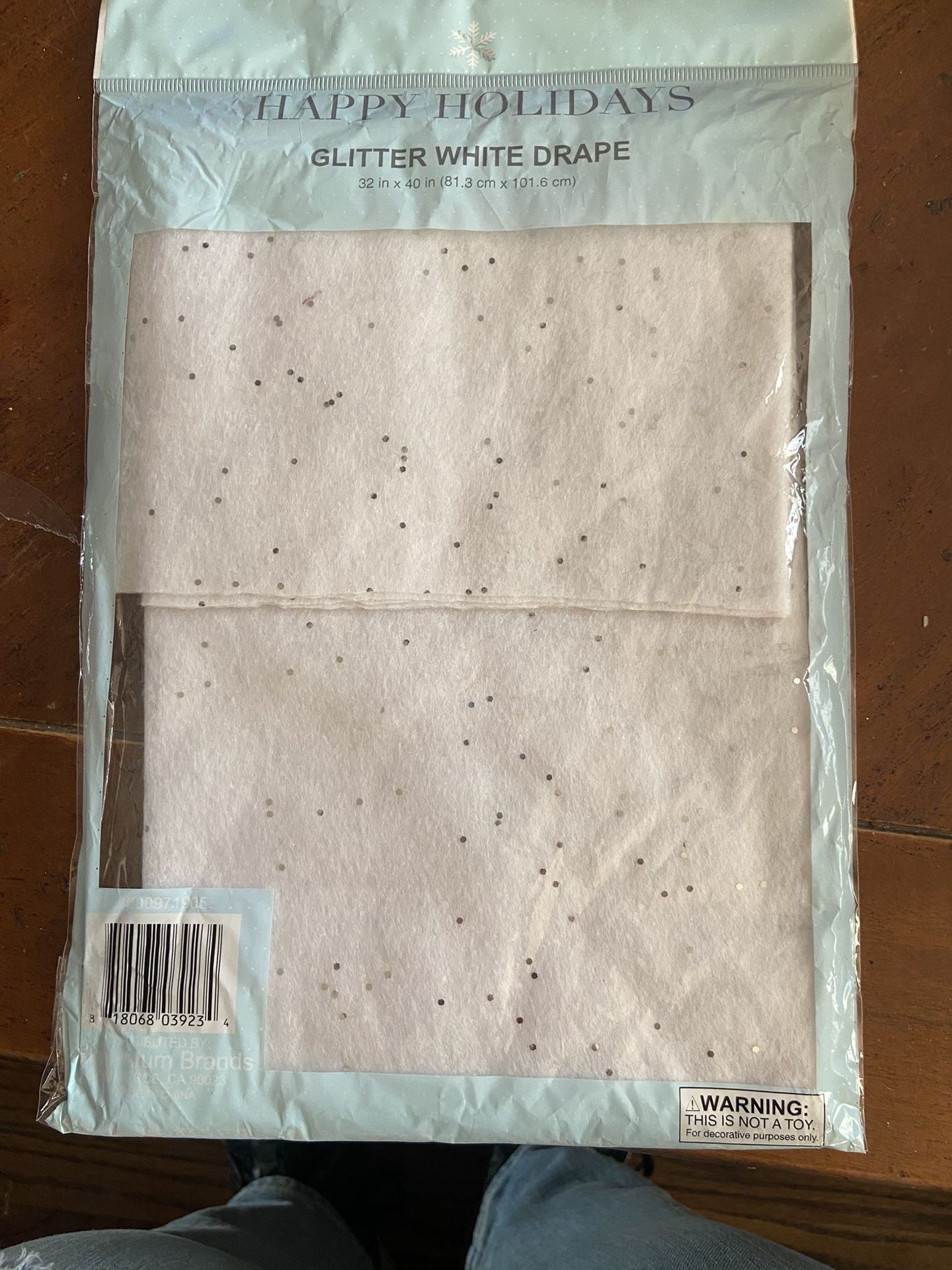 Silver Glitter White Drape 32” X 40”