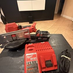 Milwaukee Skill Saw With Battery And Charger 