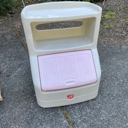 Step 2 - Indoor/Outdoor Toy Chest