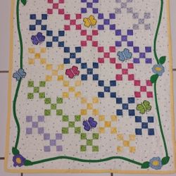 handmade very good used condition baby or doll quilt 25" by 30" $5 FIRM