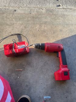 Milwaukee 12-Volt Hi-Torque Driver/Drill & Charger Kit