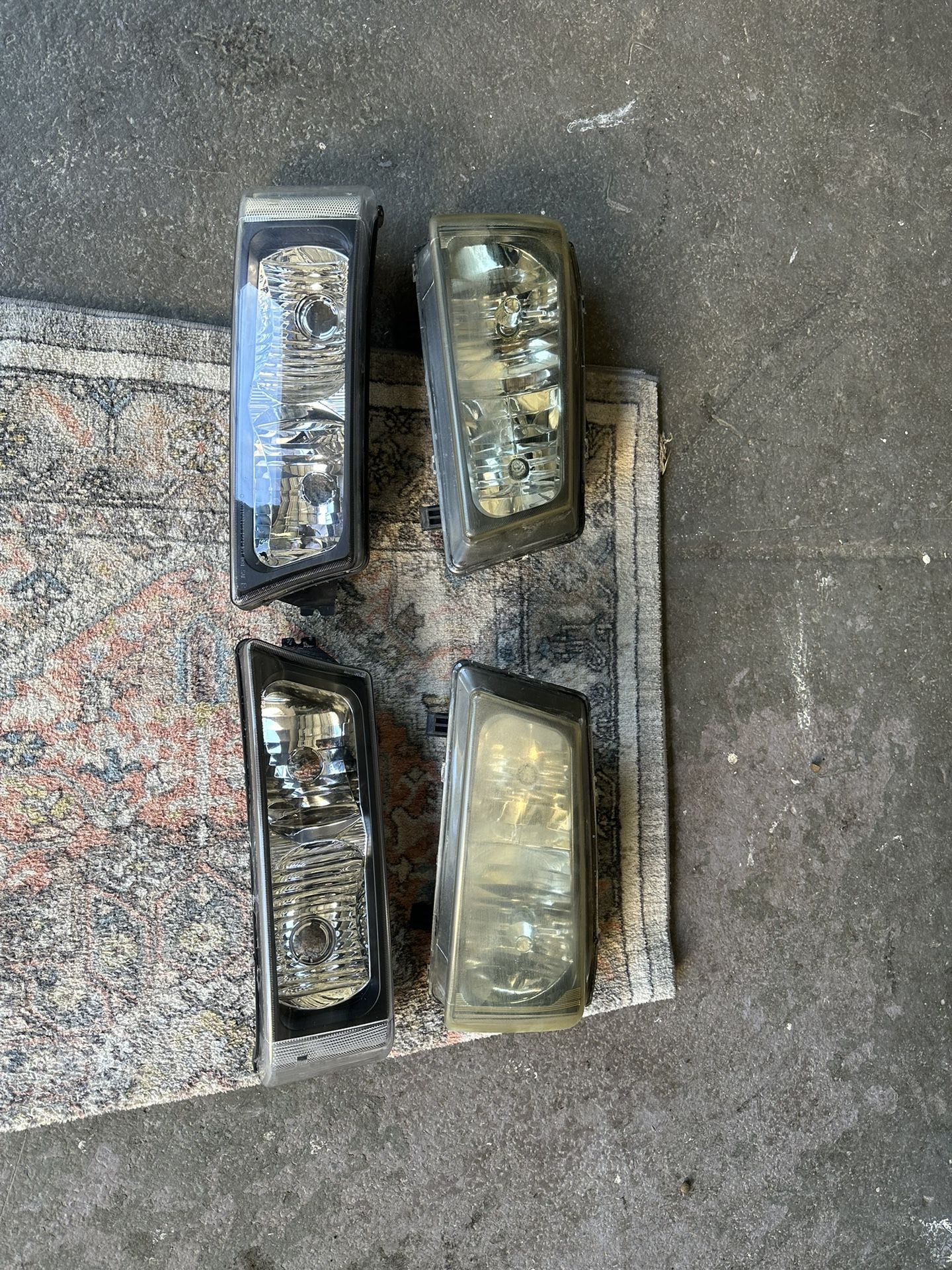 03-06 Chevy Silverado 4piece Headlight Set $60