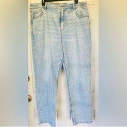 NWT- American Eagle AE Mom Jeans- Size 18