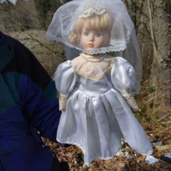 18" Vintage Porcelain Bridal Doll