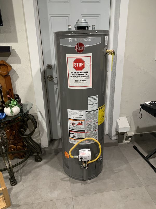 Water heater Performance Rheem XG40T06EC36U1 for Sale in Hialeah, FL