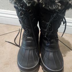 Girl snow boots size 2