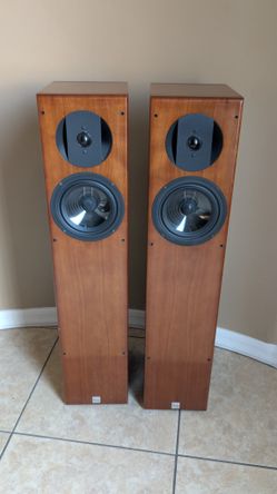 Beautiful Vienna Acoustics Bach Grand Speakers