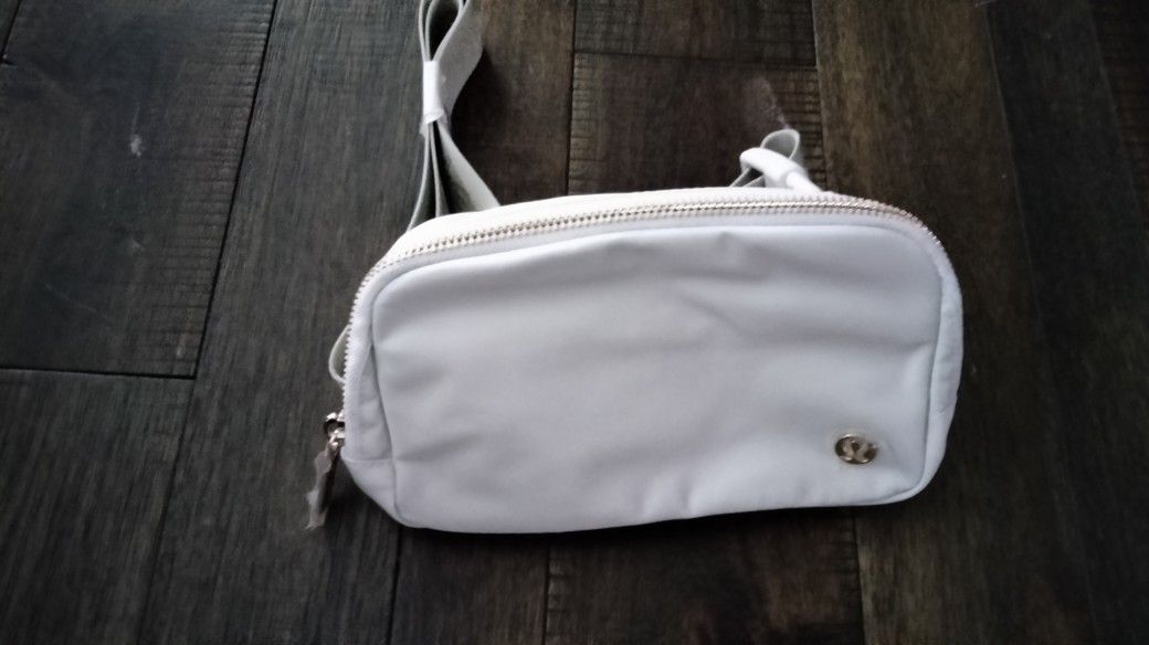 New Lulemon Everywhere Belt Bag