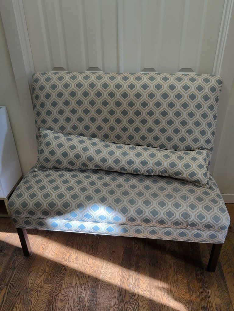 Sm Armless Couch With Bolster Pillow