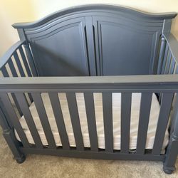 New Born Crib And 6 Drawer Dresser 