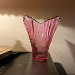1980s Fenton Dusty Rose vase 