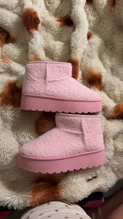 Pink fluffy boots