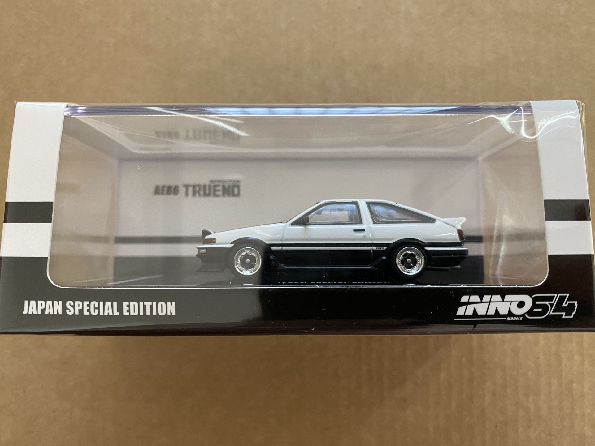 Inno64 1:64 Toyota Sprinter Trueno AE86 Japan Special Edition