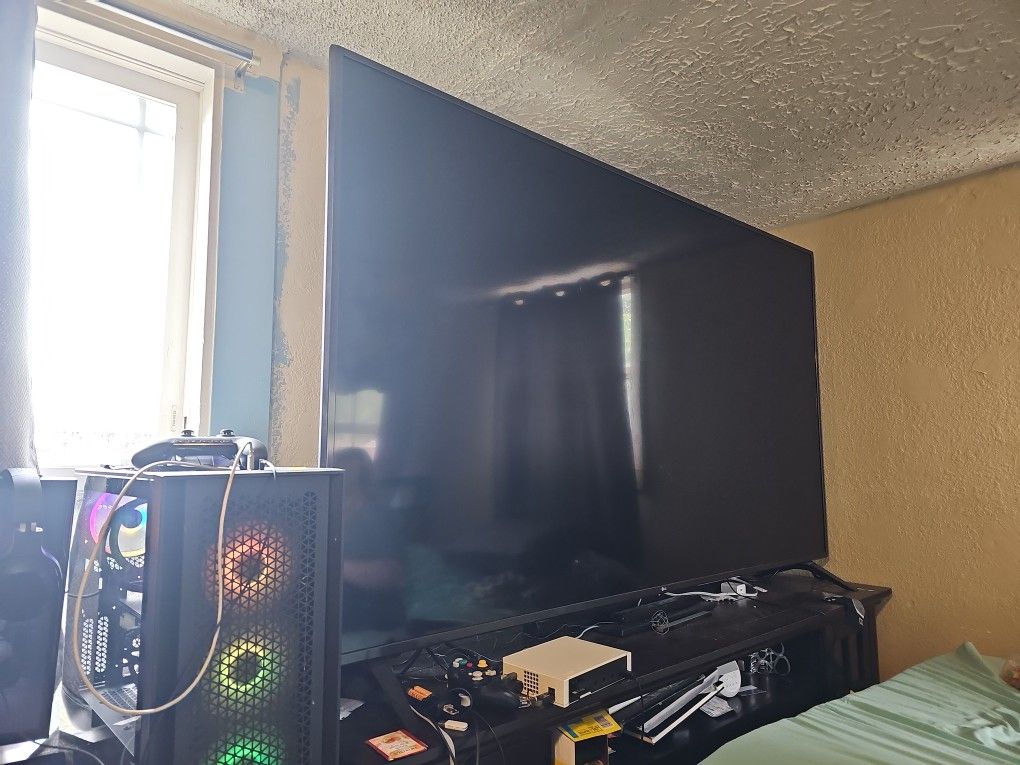 MASSIVE 82'' LG SMART TV WITH ALEXA BUILT IN AND SMART REMOTE. HAS EVERYTHING BUILD IN.