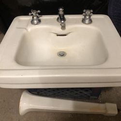 Original Pedestal Sink. cerca 1930