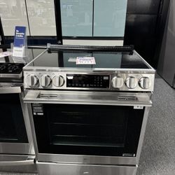 LG STOVE. 🚚WE DELIVER🚚