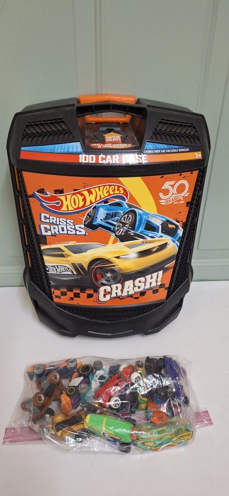 135 Hotwheels and Rolling Carrie Case