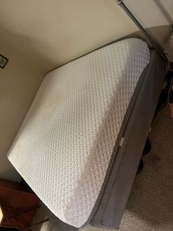 QUEEN SIZE TEMPER PEDIC BEDSET (Complete)