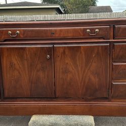 VINTAGE SOLID WOOD SIDEBOARD CREDENZA