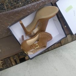 Size 7 And 1/2 Women Dress Heels