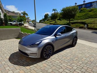 2025 Tesla Model Y PERFORMANCE