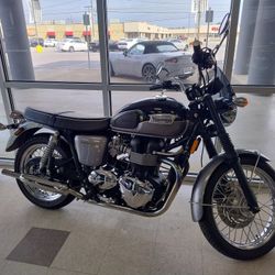 2012 Triumph Bonneville T100