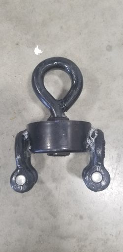 Swivel for engine hoist or chain hoist
