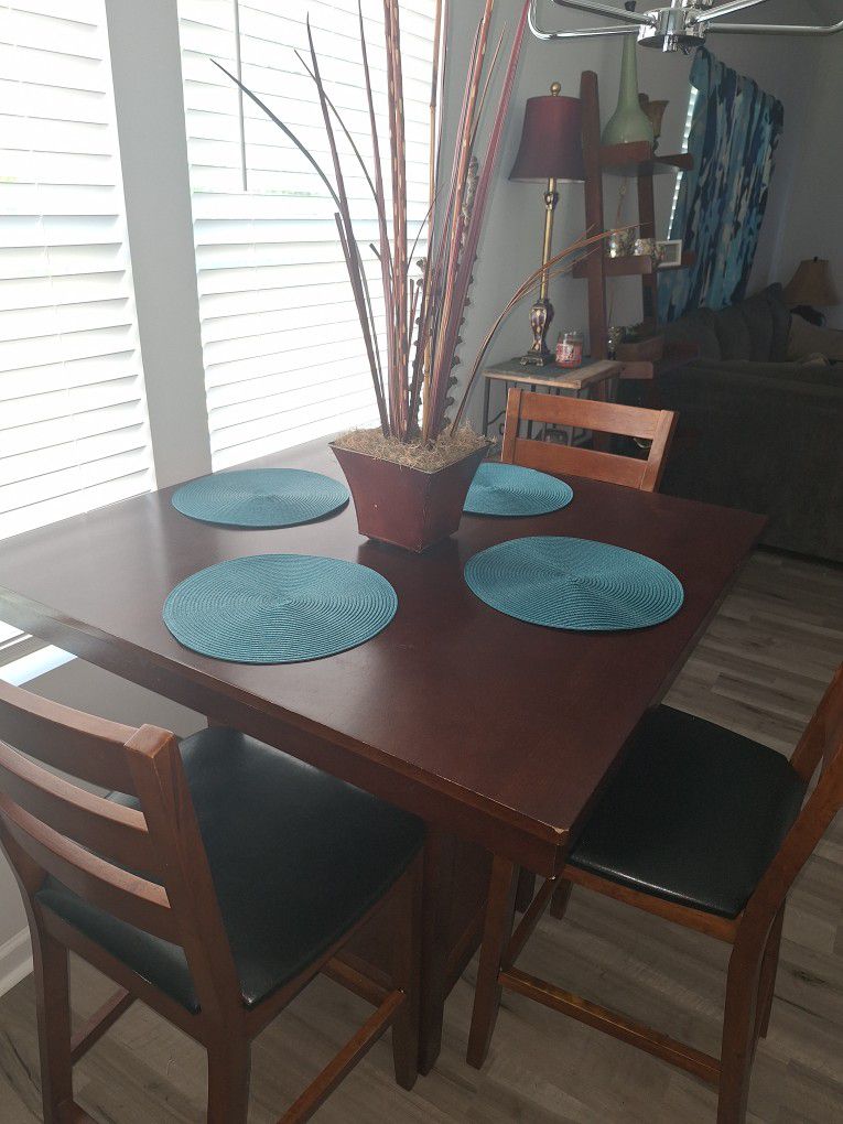 Dining Set (Table And 4 Chairs)