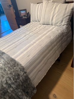 Costco Moreno Solid Wood Twin Bedroom Set – Excellent Condition
