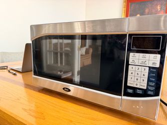 Countertop  Microwave Oven Black and Silver