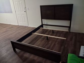 Nice Strong and Sturdy Solid Wood Dark Queen-size Bed Frame with Panel Headboard
