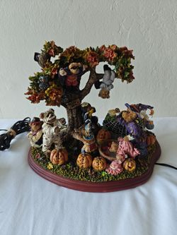 RARE Danbury Mint Boyds Bear Halloween Party Light Up Display Collectible