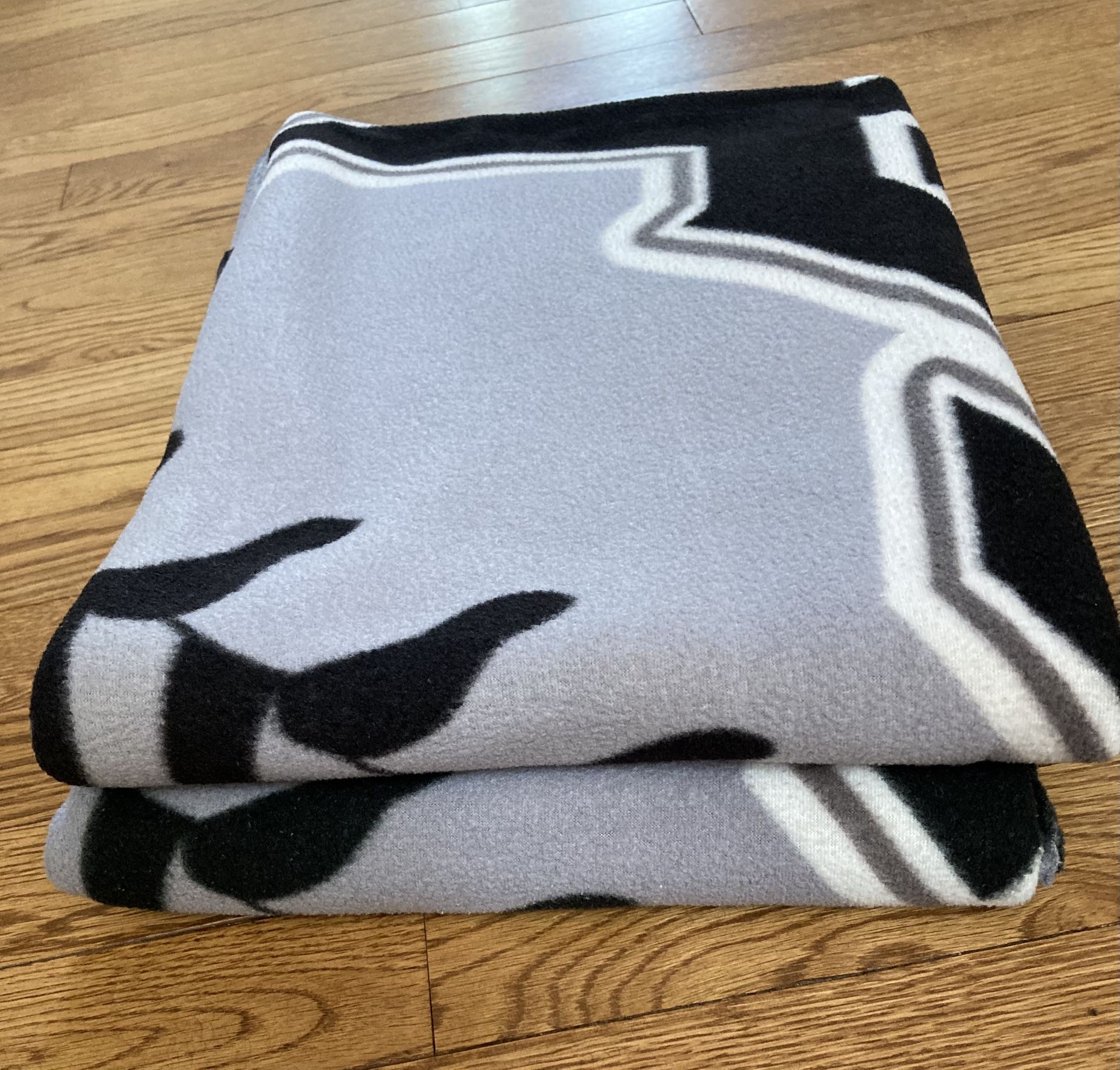 Set Of Two Chicago White Sox Throw Blankets.