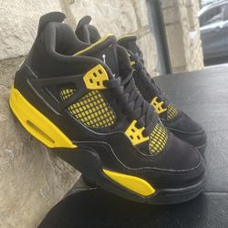 Air Jordan 4 yellow Thunder ( pick up only ) size 6y $55