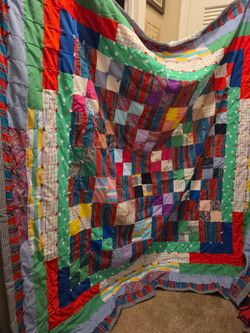 Quilt handmade beautiful Quilt beautiful prints on one side and Jeff Gordon on the other side 85x88 inches