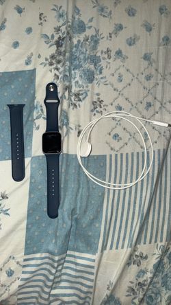 Apple Watch SE (40mm) i only accept cash if you don’t have cash then don’t waste my time asking about “if i can ship”