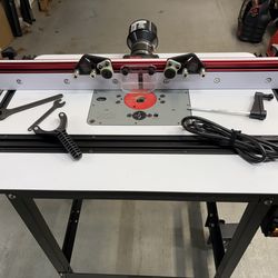 Jessum Tools router table with Bosch router