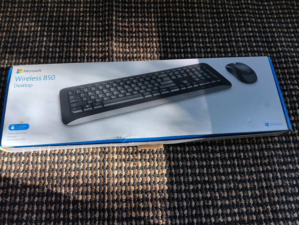 Brand New Wireless 850 Desktop Keyboard