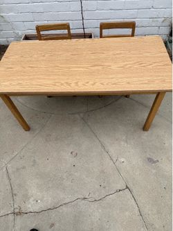 Small table an chairs 4’ft