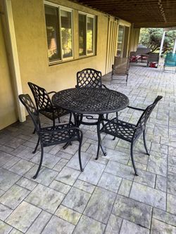 Cast Aluminum Patio Table and 4 Chairs Set