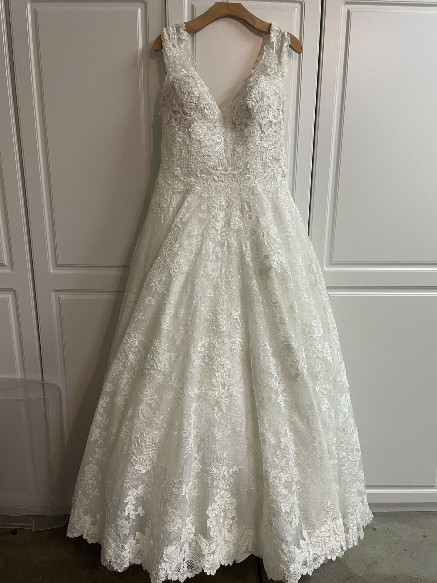 Sottero and Midgley Wedding Dress Beautiful Size 10/12