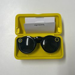 Snapchat Spectacles Glasses Original for iPhone Complete W Charging Case & Cable